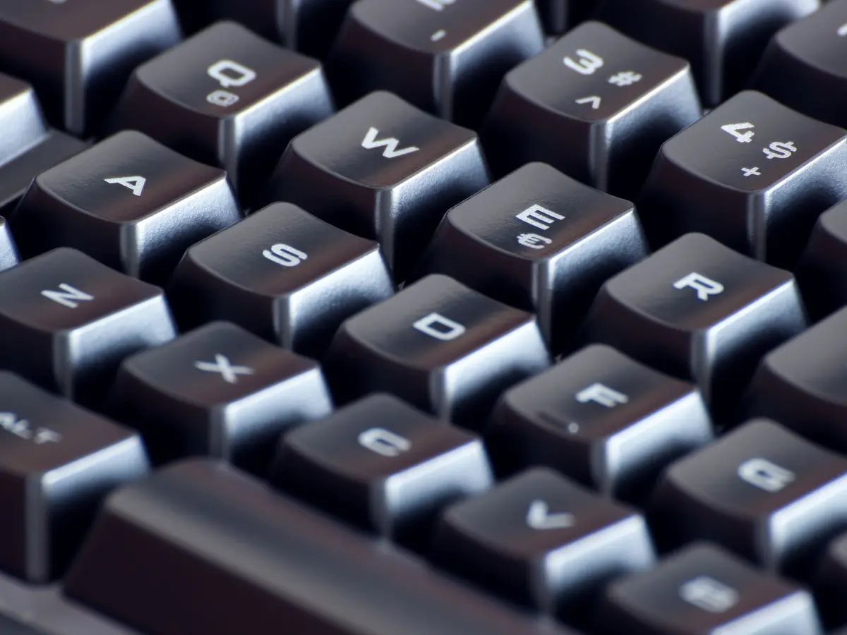 Letters op de toetsen van een toetsenbord van dichtbij