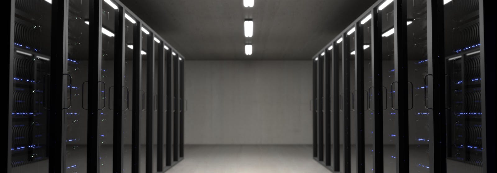 Server hardware in een Nederlands datacenter, illustratie bij koopgids voor Linux VPS hosting in 2026