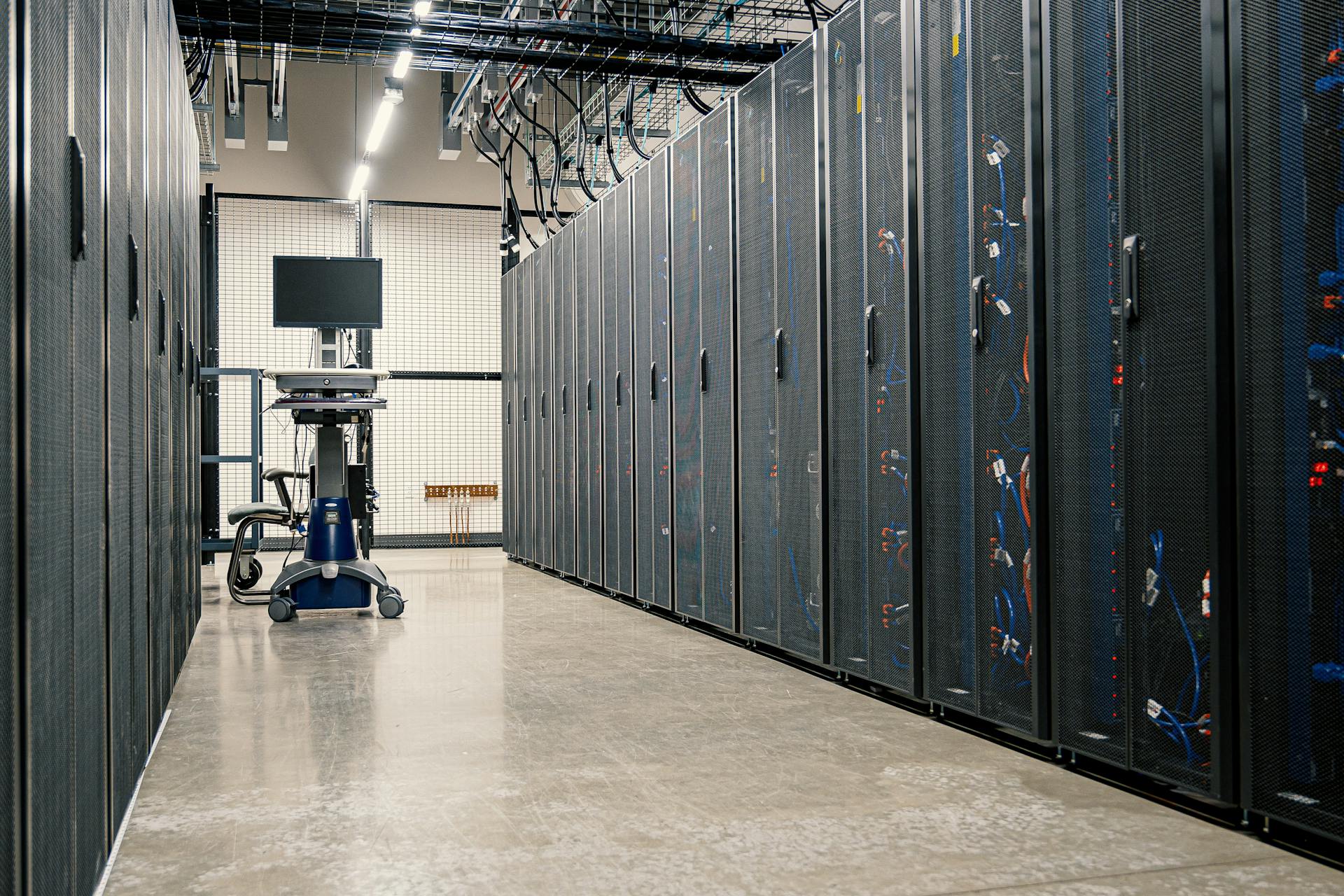 Server racks in een Europees datacenter waar backup data van een VPS wordt opgeslagen volgens de 3-2-1-1-0 regel