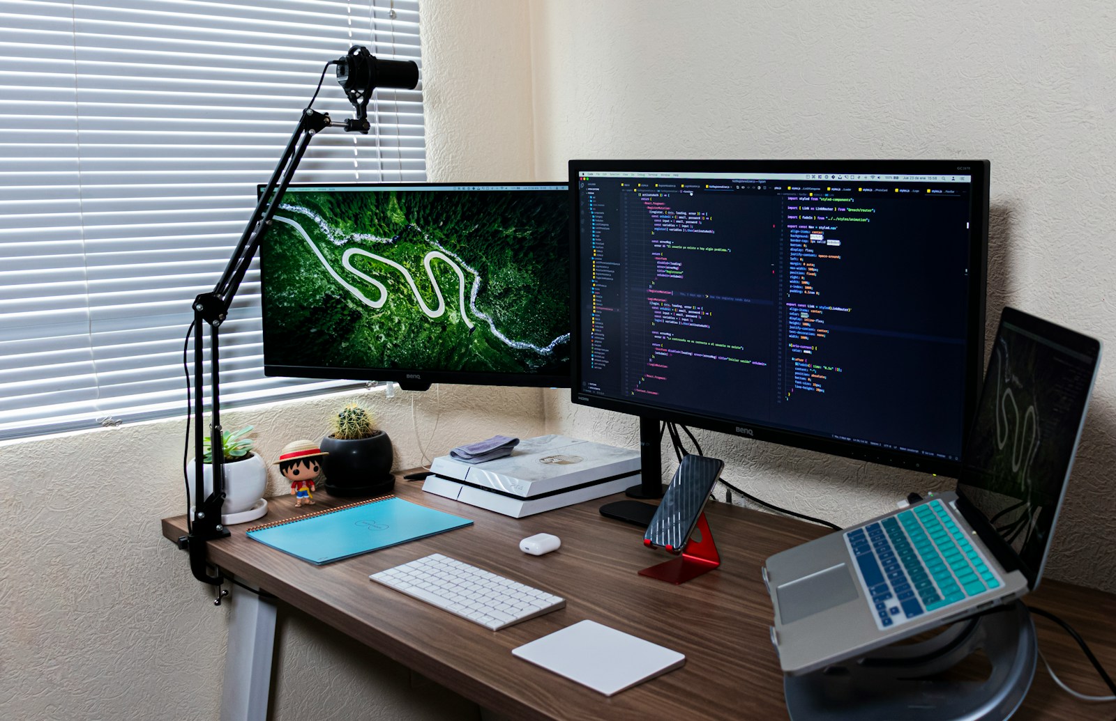 Snel je WordPress site herstellen na een hack of crash: van wachtwoorden wijzigen en backups controleren tot bestanden en database terugzetten.