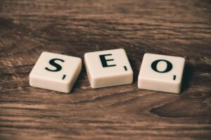 Specialist werkt aan WordPress onderhoud, updates en security monitoring voor MKB-site